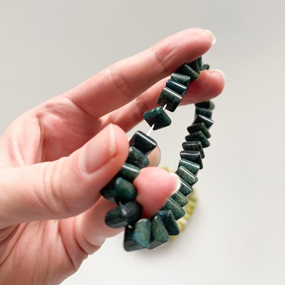 Two Stunning Square Beaded Stretch Style Bracelets Green New - Picture 8 of 8